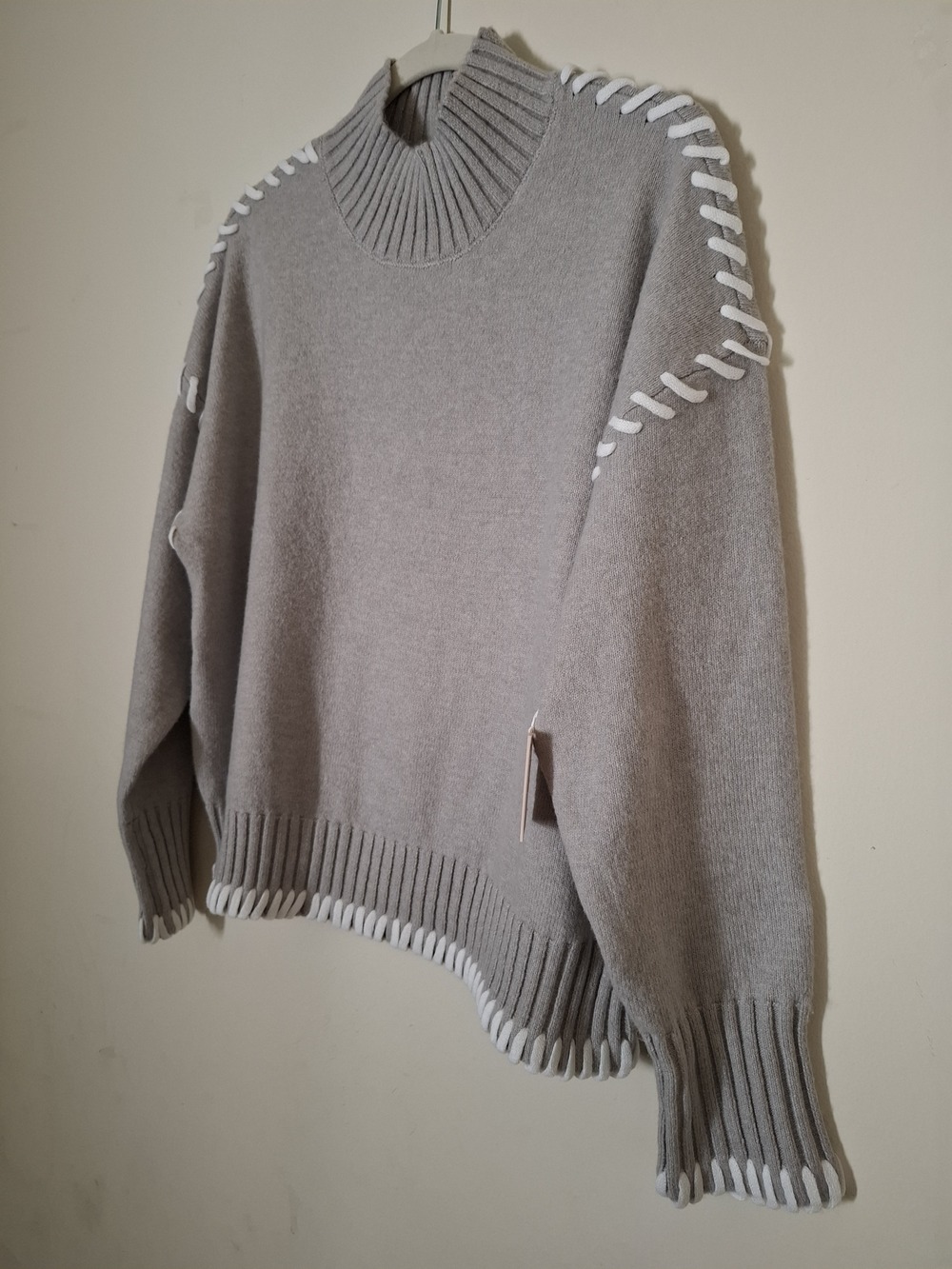 BNWT Black Tape Gray Long Sleeved Sweater Size Large